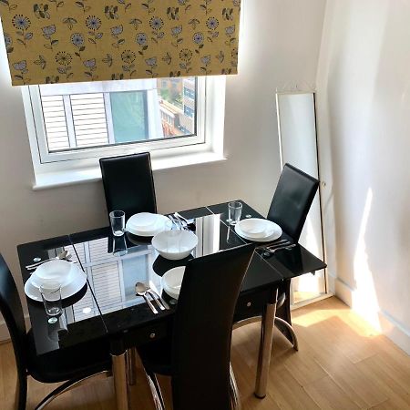 Central London 2 Bedrooms, Seperate Recption, Full Kitchen, Free Parking エクステリア 写真