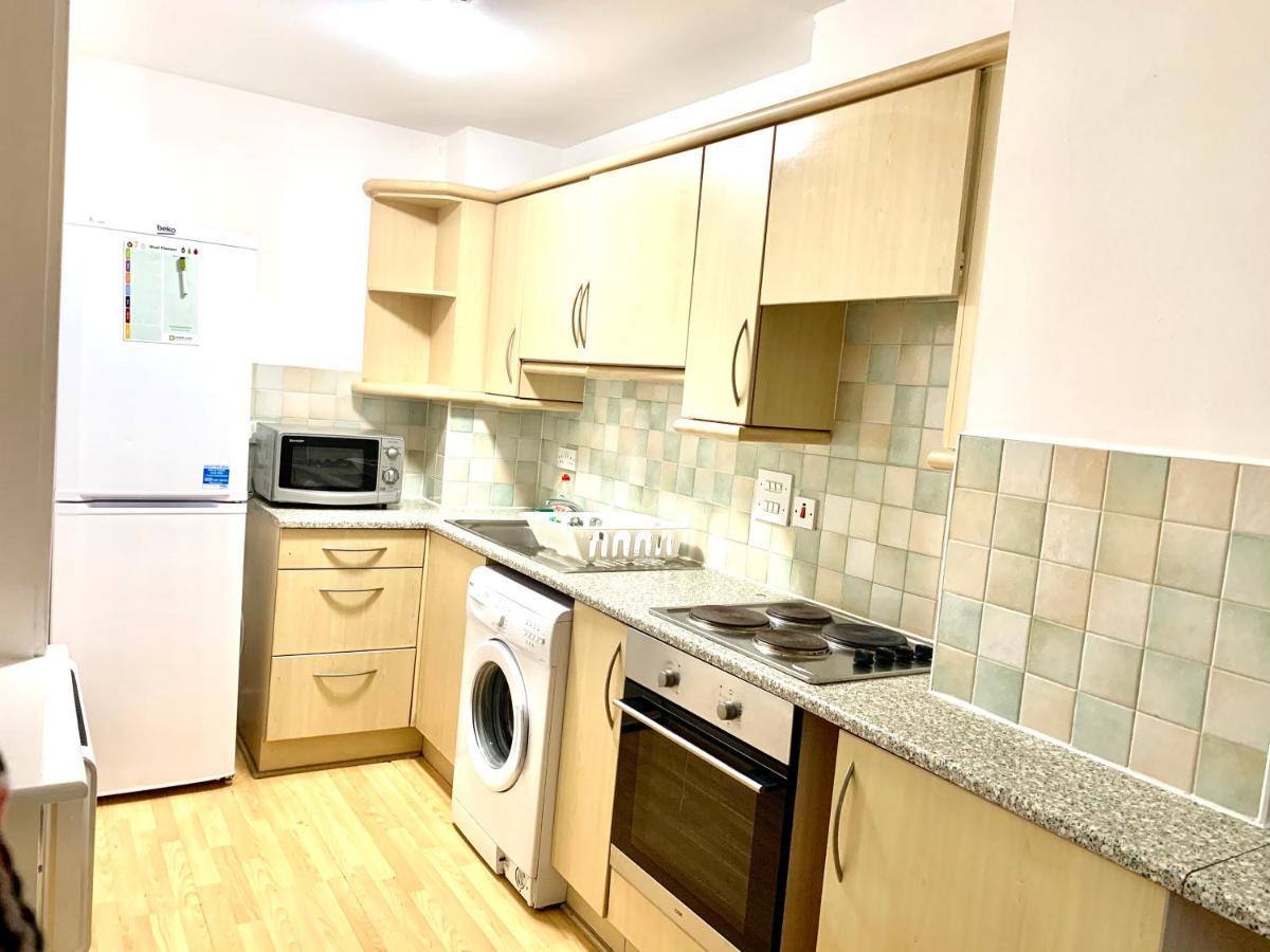Central London 2 Bedrooms, Seperate Recption, Full Kitchen, Free Parking エクステリア 写真
