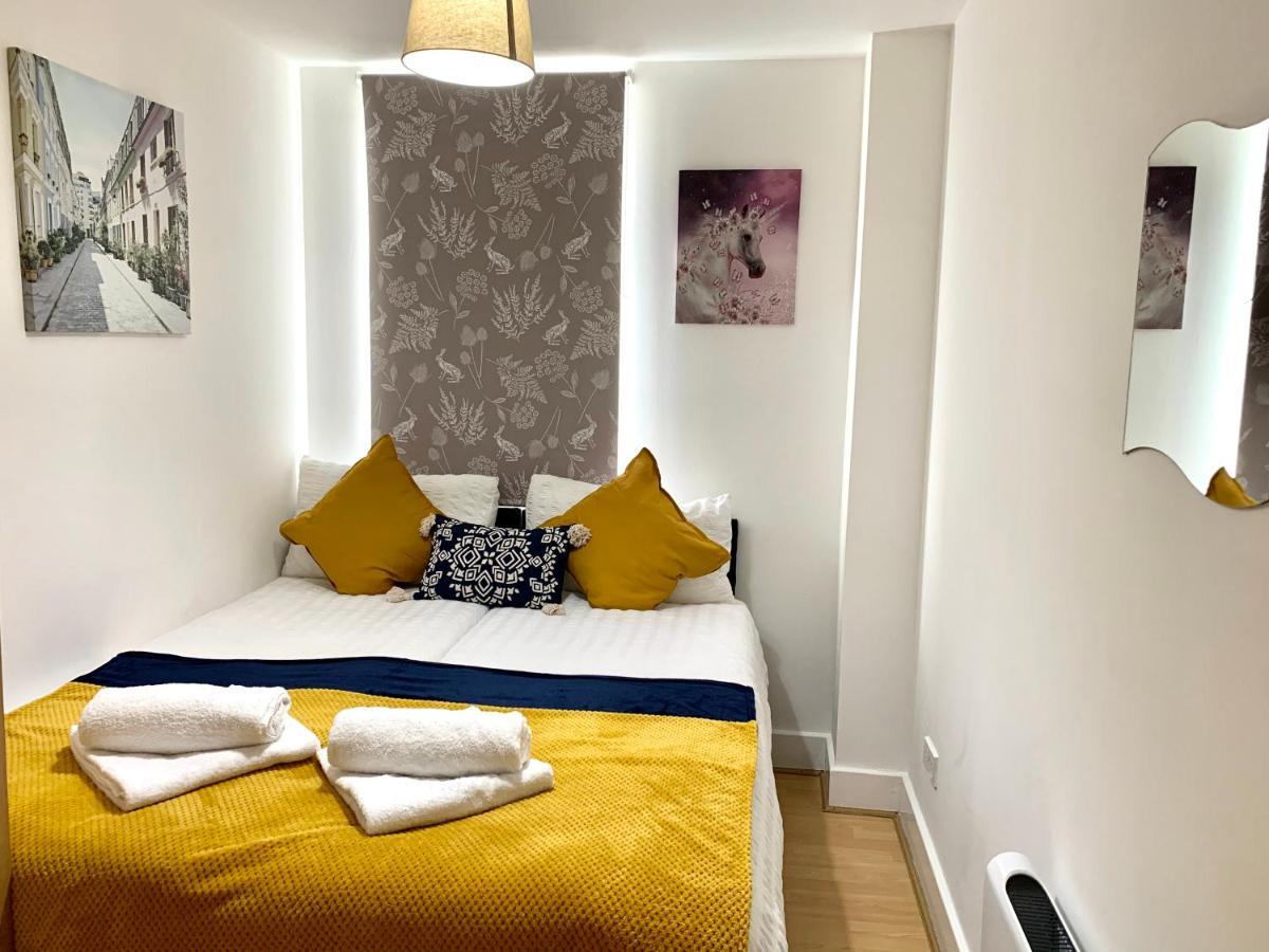 Central London 2 Bedrooms, Seperate Recption, Full Kitchen, Free Parking エクステリア 写真