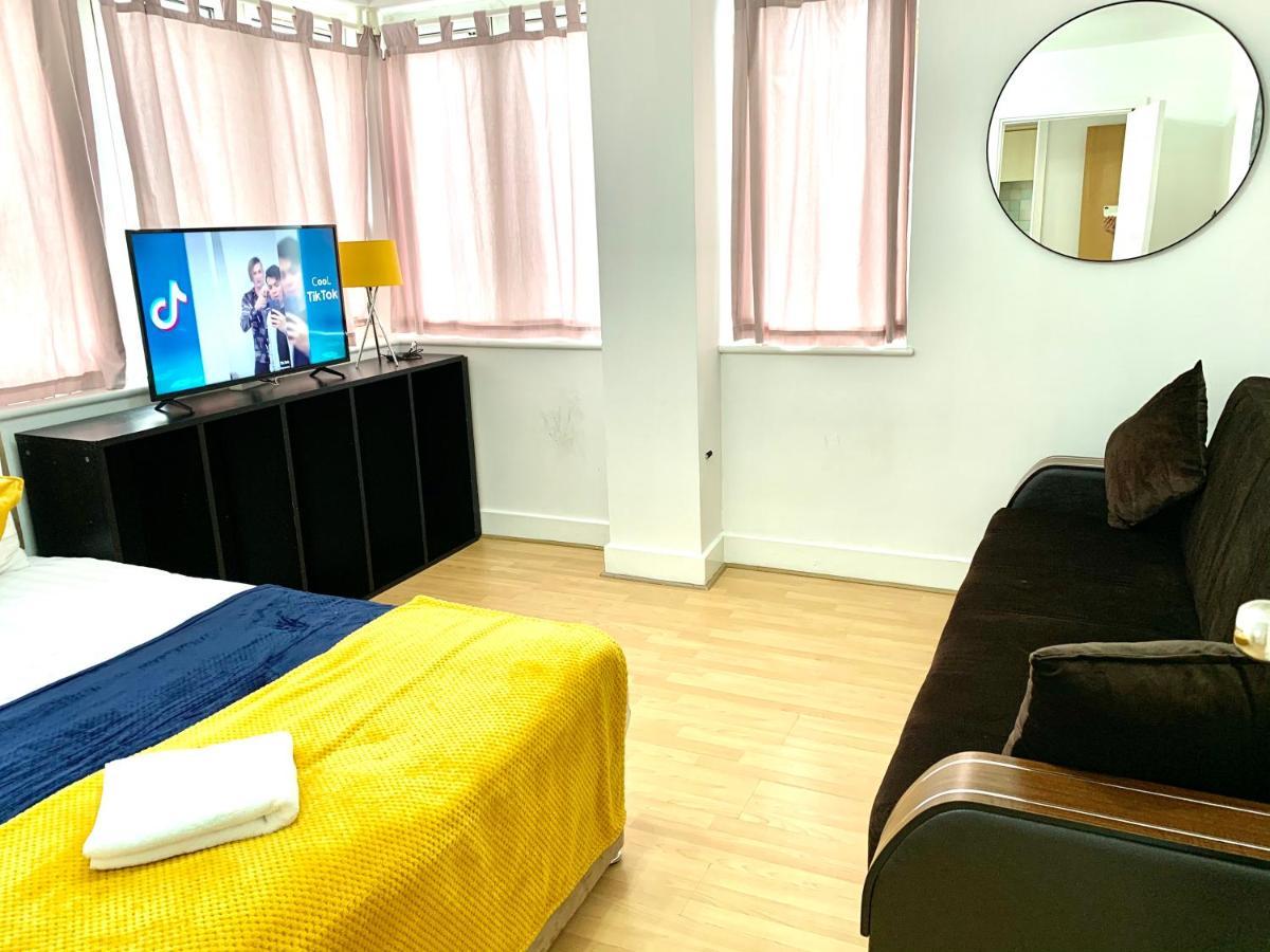 Central London 2 Bedrooms, Seperate Recption, Full Kitchen, Free Parking エクステリア 写真