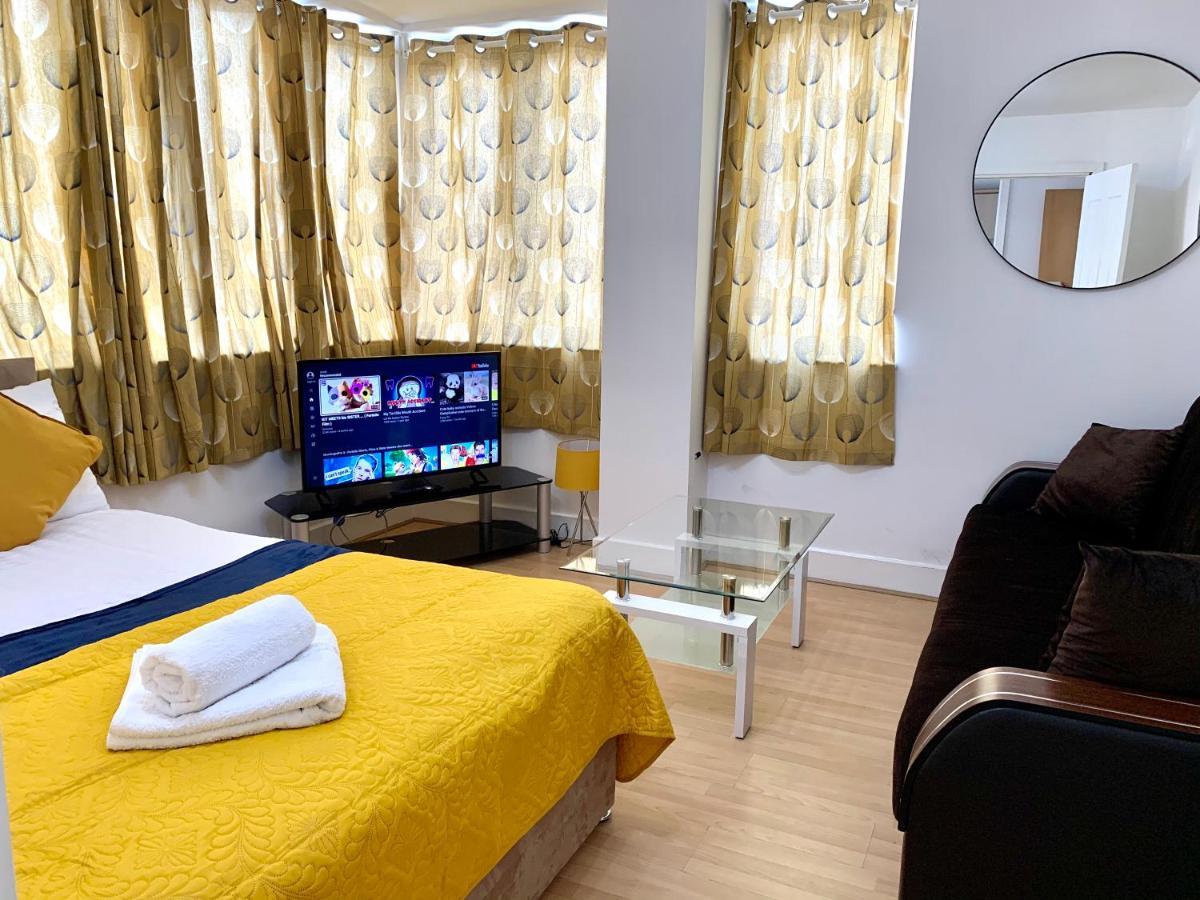 Central London 2 Bedrooms, Seperate Recption, Full Kitchen, Free Parking エクステリア 写真