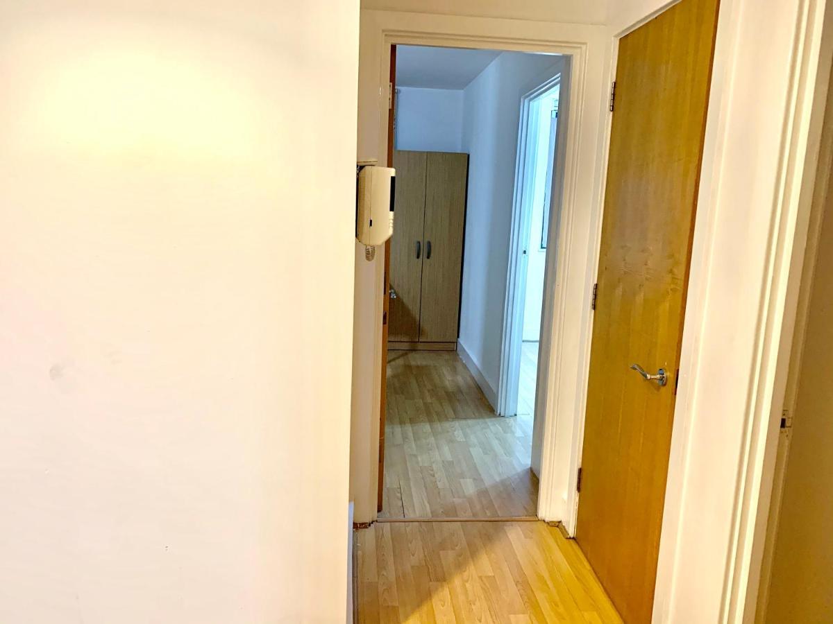 Central London 2 Bedrooms, Seperate Recption, Full Kitchen, Free Parking エクステリア 写真