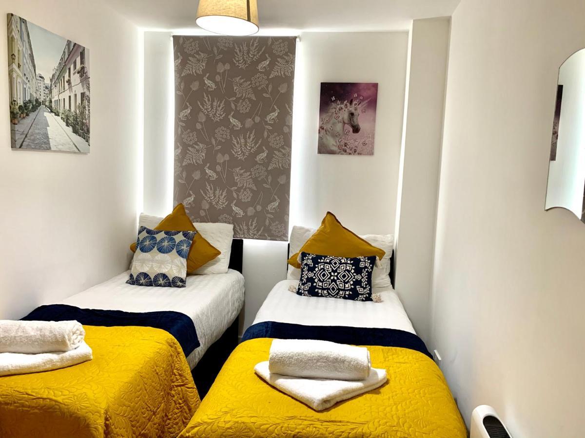 Central London 2 Bedrooms, Seperate Recption, Full Kitchen, Free Parking エクステリア 写真