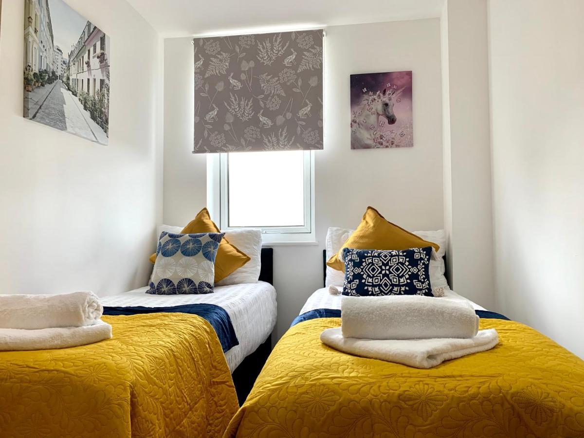Central London 2 Bedrooms, Seperate Recption, Full Kitchen, Free Parking エクステリア 写真