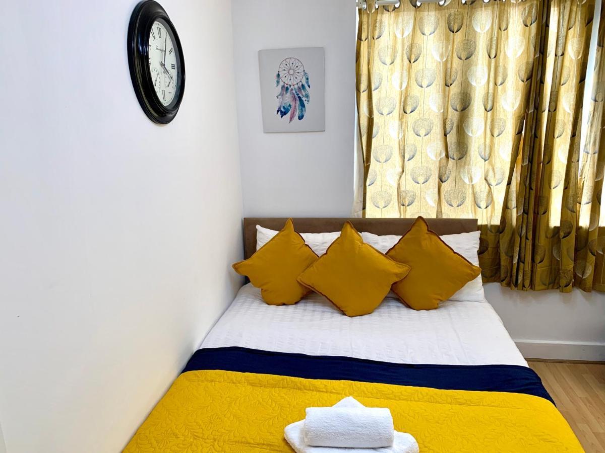 Central London 2 Bedrooms, Seperate Recption, Full Kitchen, Free Parking エクステリア 写真
