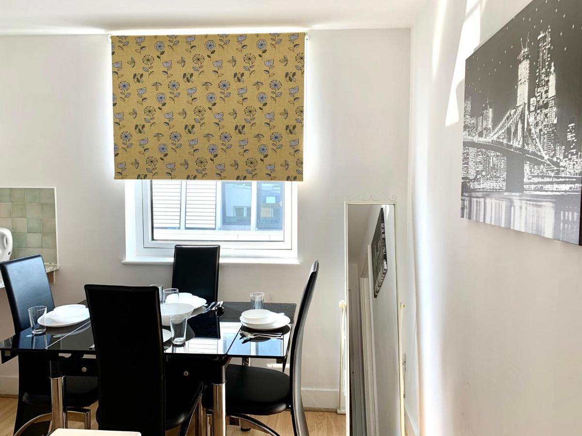 Central London 2 Bedrooms, Seperate Recption, Full Kitchen, Free Parking エクステリア 写真