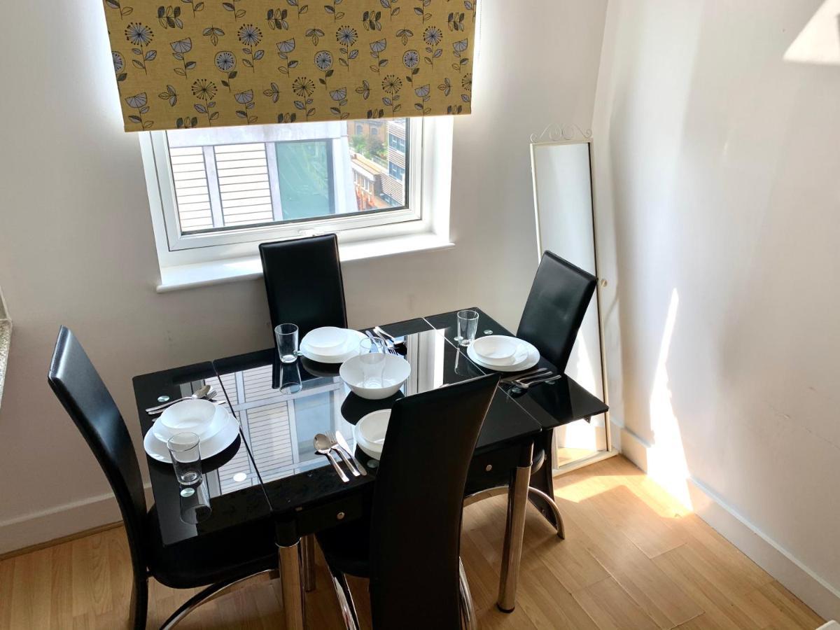 Central London 2 Bedrooms, Seperate Recption, Full Kitchen, Free Parking エクステリア 写真